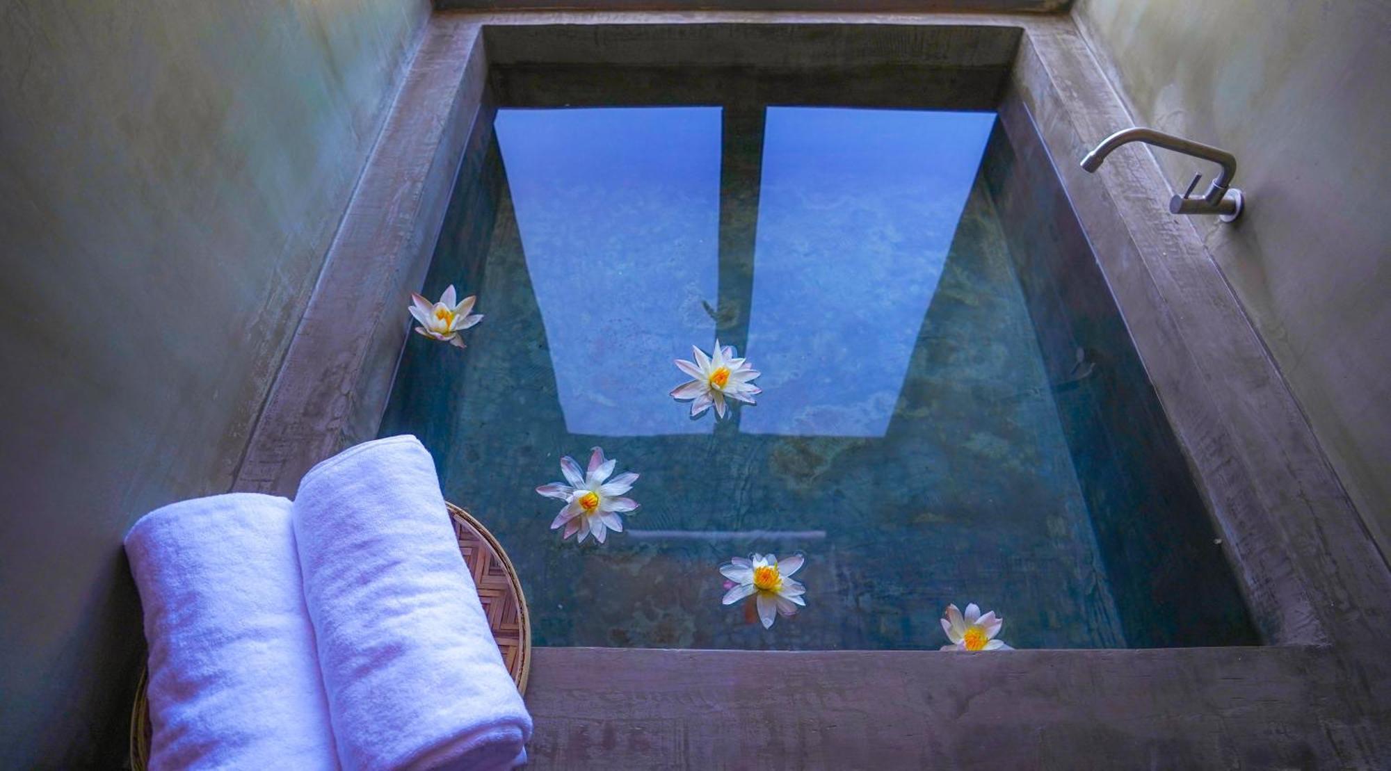 Beyond The Sea By Ceylonese Hotell Ambalangoda  Eksteriør bilde